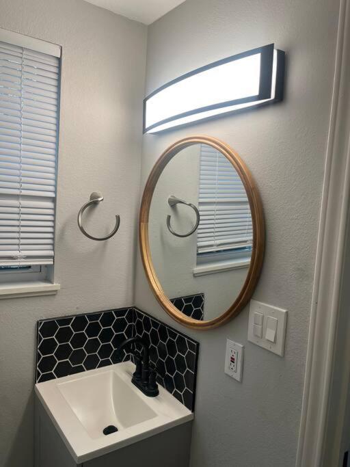 Cozy 1 Bed Close To Downtown Houston Bagian luar foto